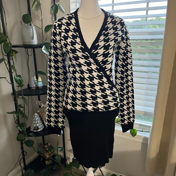 Stylish Black and White Houndstooth Dress - Picture 2 of 5